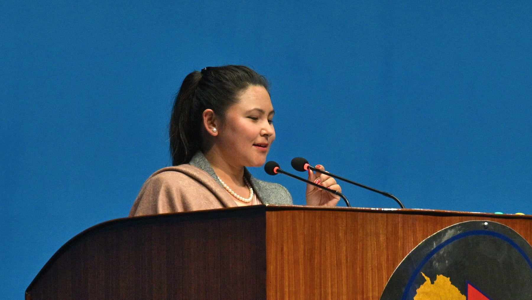 आफू बोल्ने बेलामा अर्थमन्त्री बाहिर गएको भन्दै सांसद लामाले जनाइन् आपत्ति
